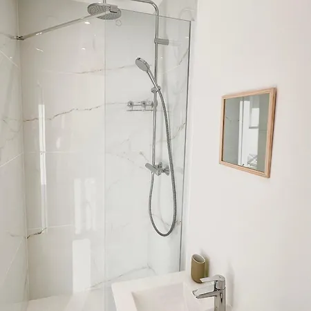 3 Independants Dans Avec Piscine Apartment