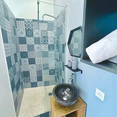 3 Independants Dans Avec Piscine Apartment